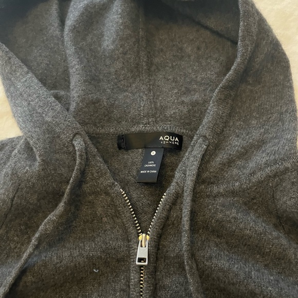 Cashmere sweater with a hood. In great condition. - Picture 3 of 5